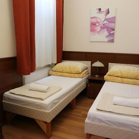 Peterfia Panzio Hotel Дебрецен Екстериор снимка