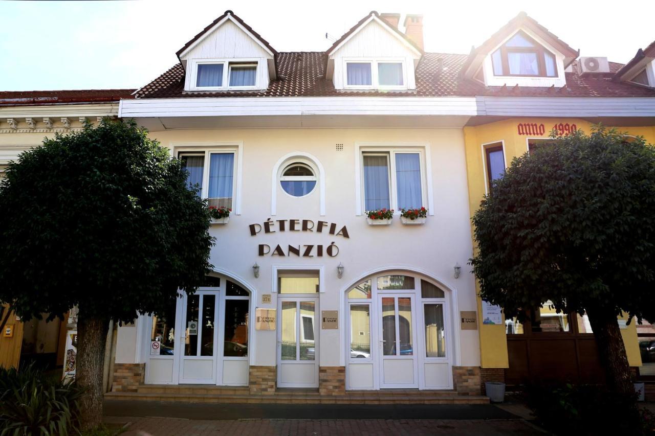 Peterfia Panzio Hotel Дебрецен Екстериор снимка