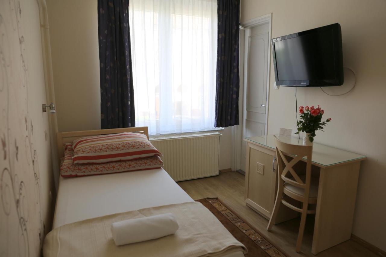 Peterfia Panzio Hotel Дебрецен Екстериор снимка