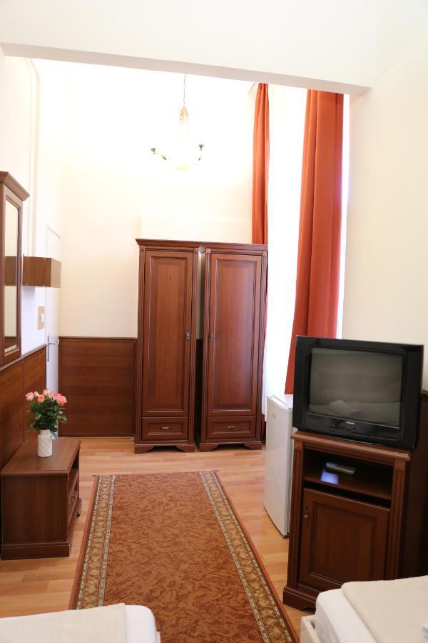 Peterfia Panzio Hotel Дебрецен Екстериор снимка