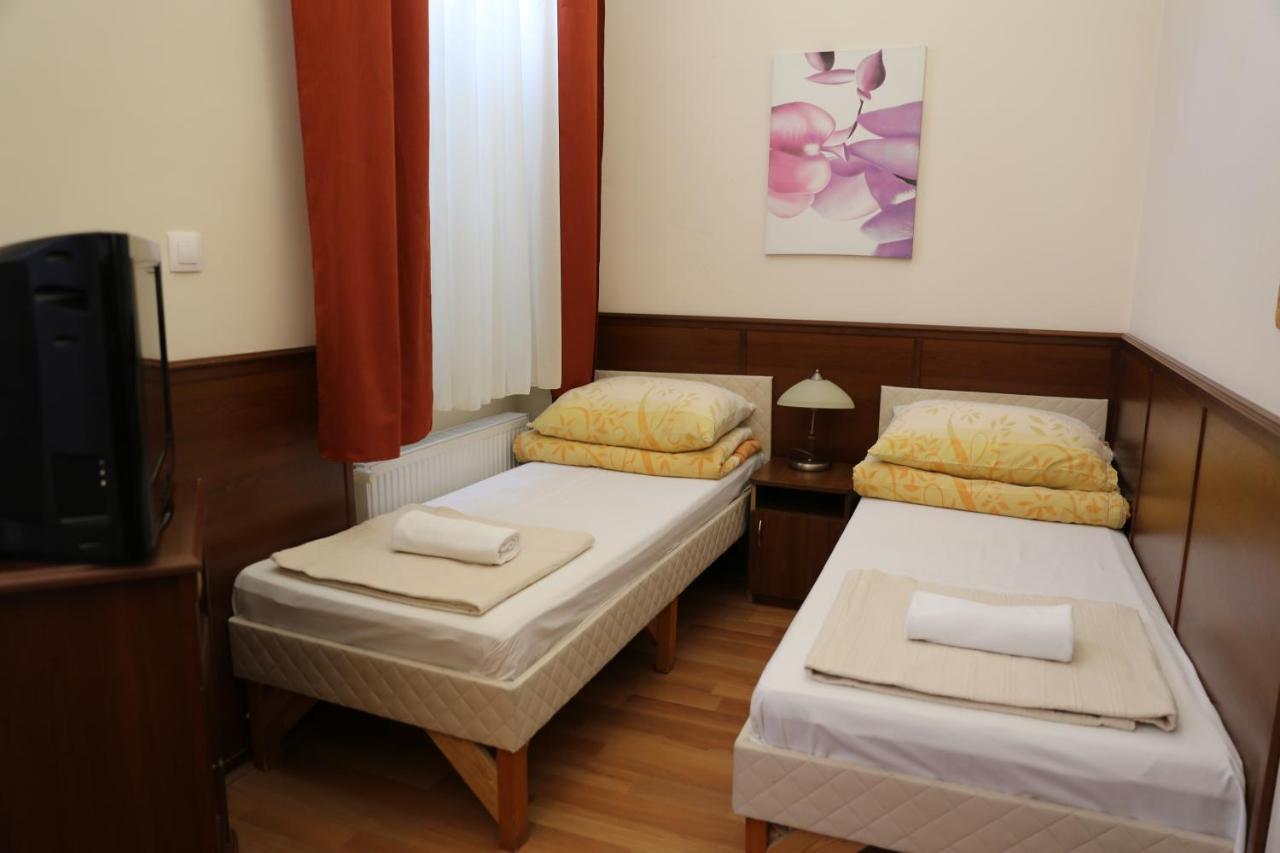 Peterfia Panzio Hotel Дебрецен Екстериор снимка
