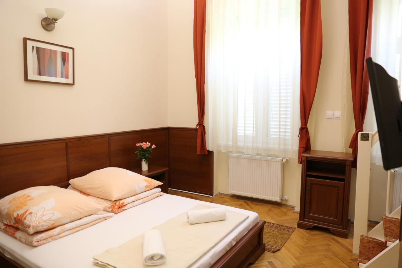 Peterfia Panzio Hotel Дебрецен Екстериор снимка