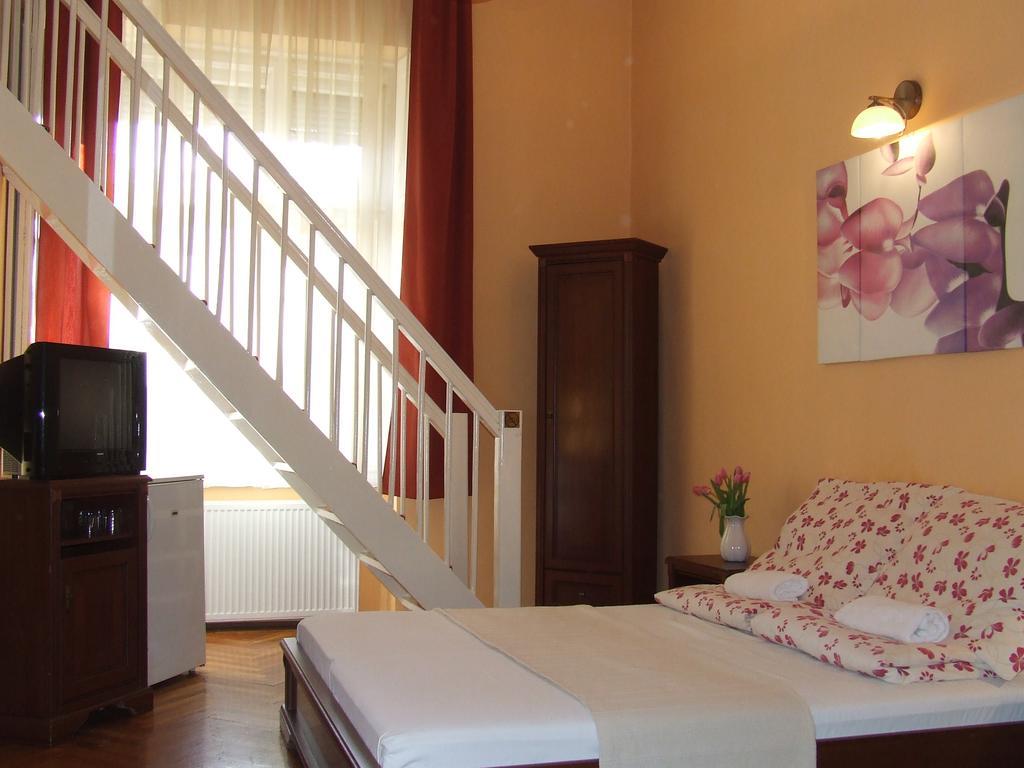 Peterfia Panzio Hotel Дебрецен Екстериор снимка