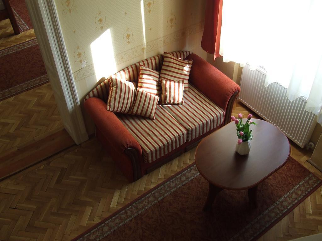 Peterfia Panzio Hotel Дебрецен Екстериор снимка