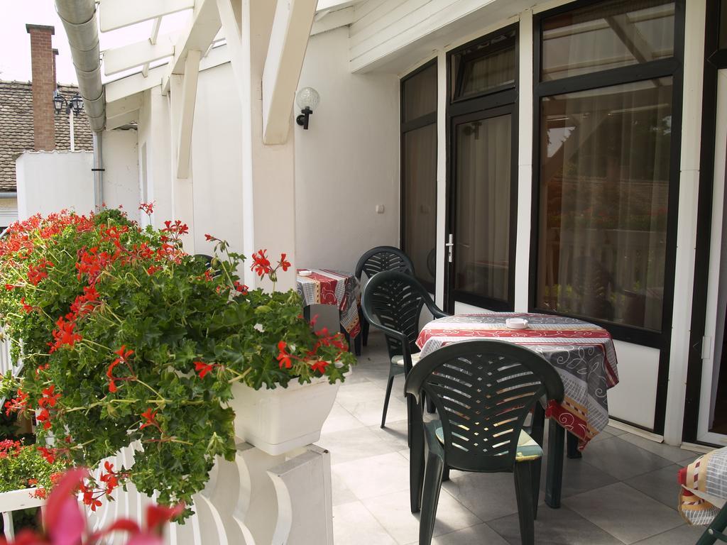 Peterfia Panzio Hotel Дебрецен Стая снимка